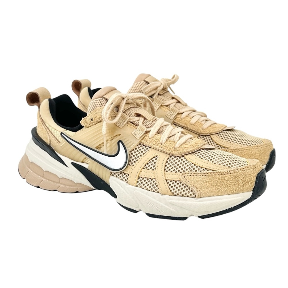 Nike V2K Run in Sesame - Brown Beige Low Top Laceup Running Sneakers Shoes sz 9